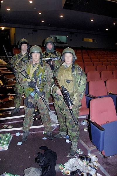 Ромео и Джульетта «Норд Оста». У могил влюблённых подростков — всегда цветы
Ромео и Джульетта «Норд Оста». У могил влюблённых подростков — всегда цветы