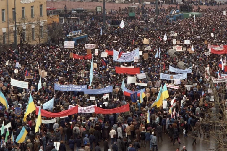 Ломать — не перестроить. Реформы привели СССР не к укреплению, а к краху