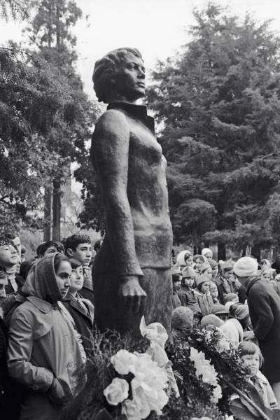 Надя и террор. Убийцу 19-летней советской девушки покрывал Госдеп США
Надя и террор. Убийцу 19-летней советской девушки покрывал Госдеп США