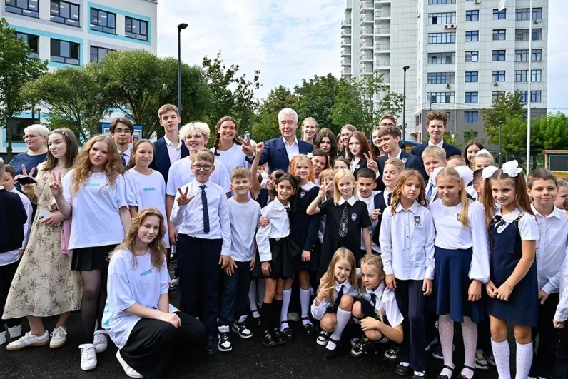 Педагогическая династия. Московская семья целый век работает в школах города
Педагогическая династия. Московская семья целый век работает в школах города