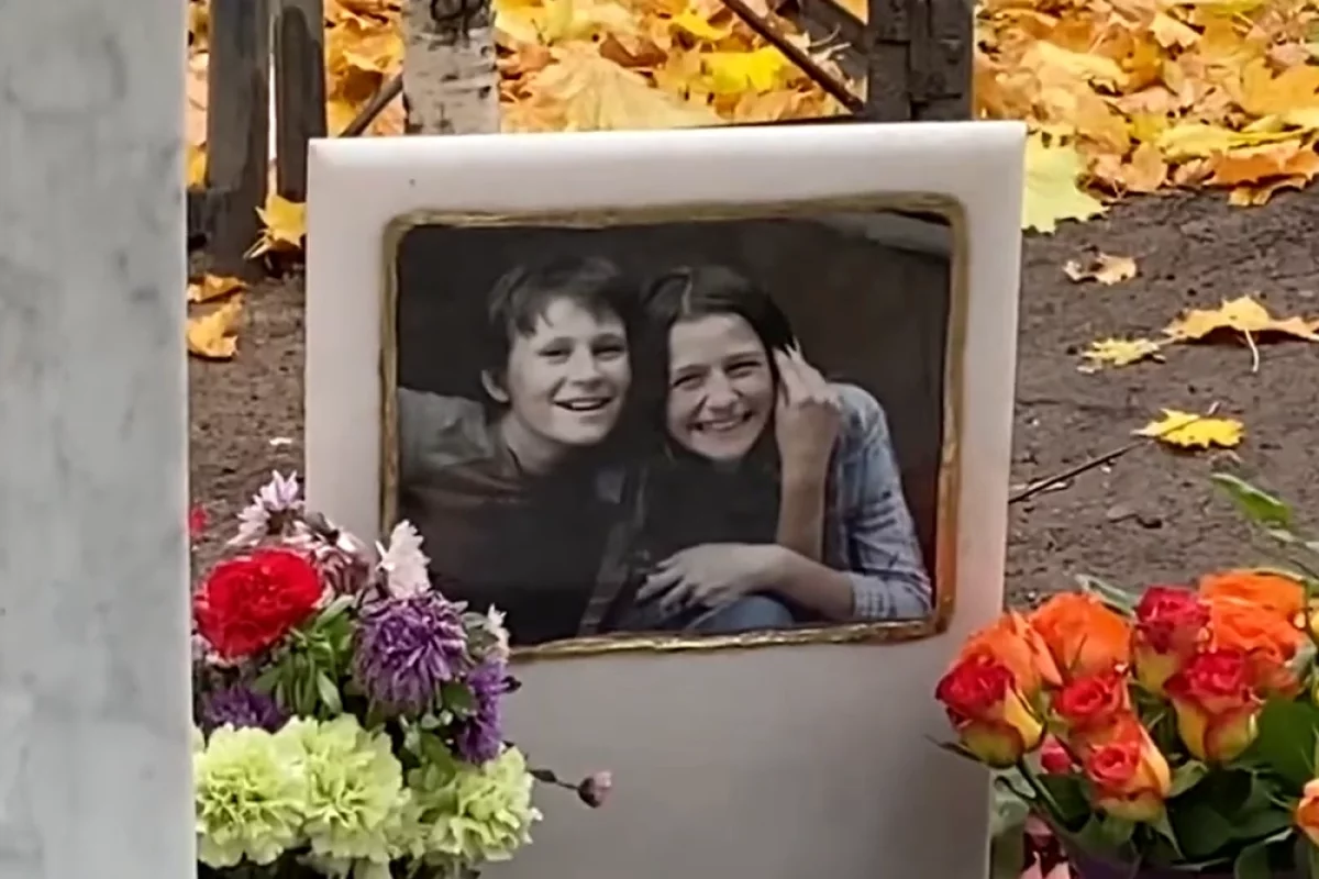 Ромео и Джульетта «Норд Оста». У могил влюблённых подростков — всегда цветы
Ромео и Джульетта «Норд Оста». У могил влюблённых подростков — всегда цветы