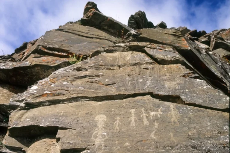 Тайна людей-грибов. Разгадан смысл древних рисунков на Алтае и Чукотке