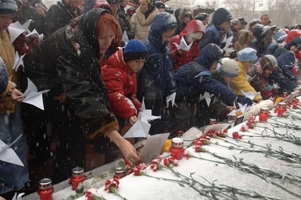 Ромео и Джульетта «Норд Оста». У могил влюблённых подростков — всегда цветы
Ромео и Джульетта «Норд Оста». У могил влюблённых подростков — всегда цветы