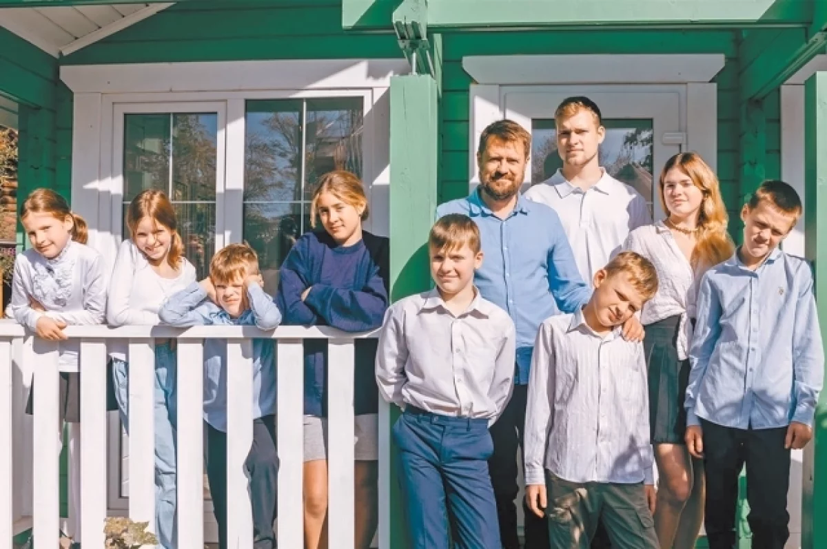 Новый мир. Отец 12 детей рассказал, как надо относиться к рождению ребёнка
Новый мир. Отец 12 детей рассказал, как надо относиться к рождению ребёнка