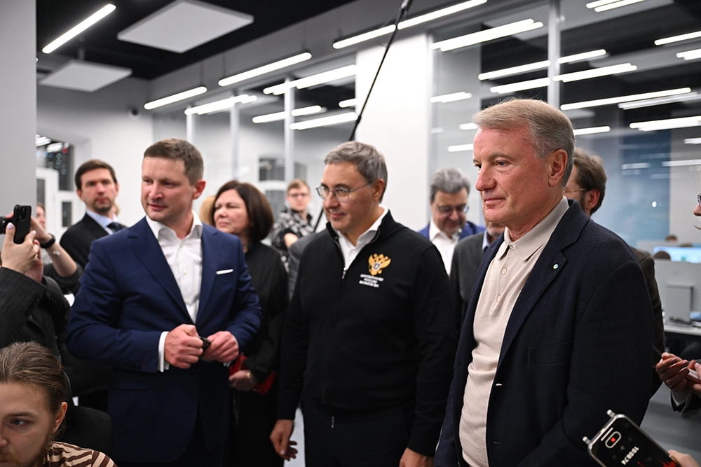 
        Искусственный интеллект и Дружба народов. Сбер открыл в РУДН «Школу 21»    