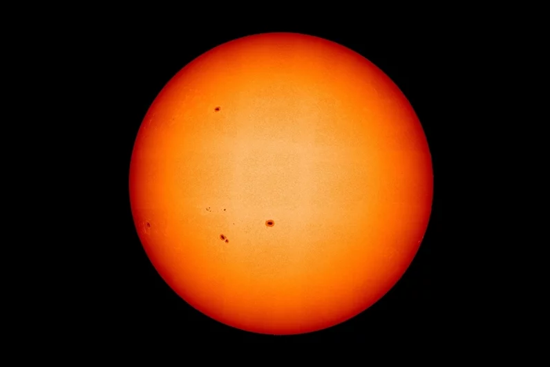 Будет «бить» прямой наводкой. Ученые вновь обеспокоены активностью Солнца
Будет «бить» прямой наводкой. Ученые вновь обеспокоены активностью Солнца