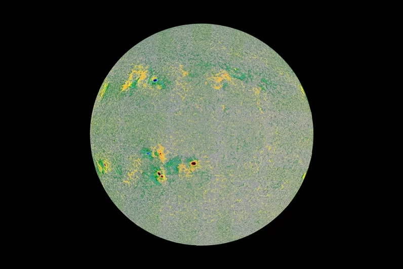 Будет «бить» прямой наводкой. Ученые вновь обеспокоены активностью Солнца
Будет «бить» прямой наводкой. Ученые вновь обеспокоены активностью Солнца
