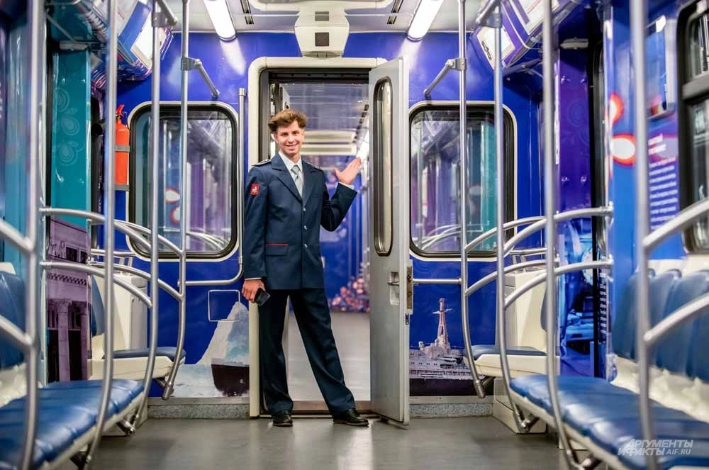 
        Наш атом в нашем метро. Состав-музей начал курсировать по оранжевой ветке    