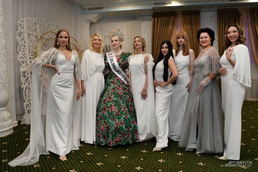 
        Еду восхищать. «Вице-миссис России» Скрябину на конкурс тайно отправили дети    