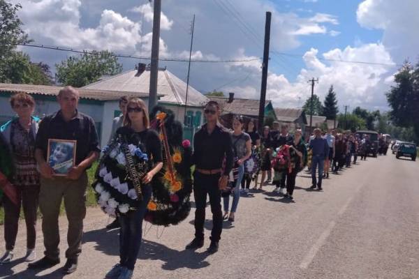 Смешали в кашу. Двое подростков изнасиловали и казнили многодетную мать
Смешали в кашу. Двое подростков изнасиловали и казнили многодетную мать