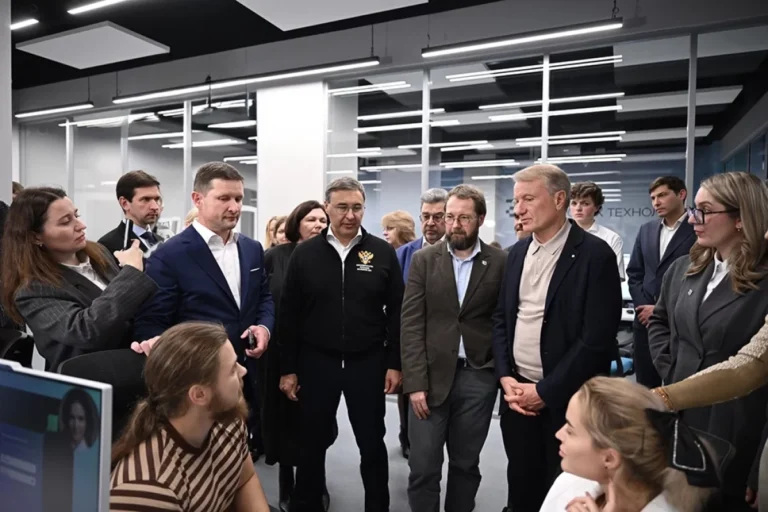 Искусственный интеллект и Дружба народов. Сбер открыл в РУДН «Школу 21»