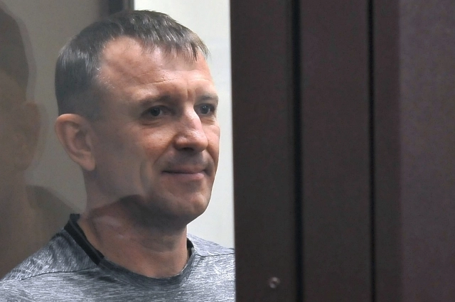 Генерал Попов в колонии: работа в швейном цеху и «звездные» соседи
Генерал Попов в колонии: работа в швейном цеху и «звездные» соседи