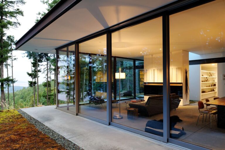 Панорамное остекление: как стекло превращает пространство в цельное единство